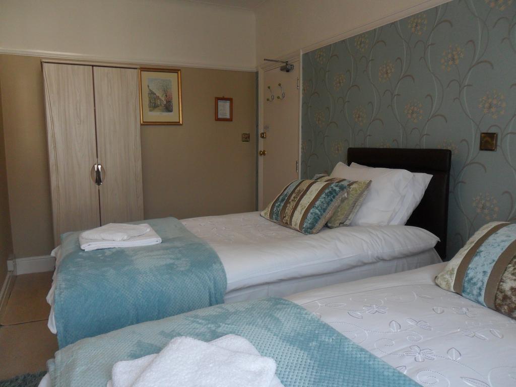Cleave Court Guest House 랜디드노 외부 사진