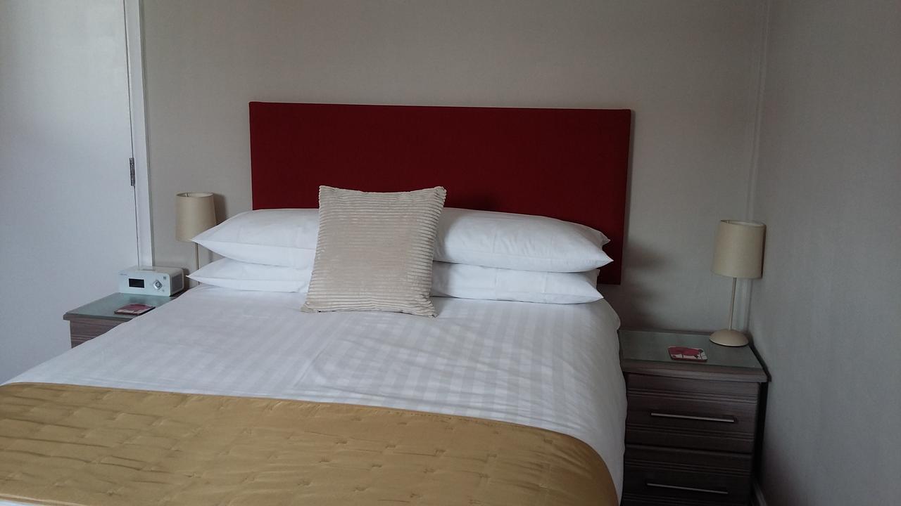 Cleave Court Guest House 랜디드노 외부 사진