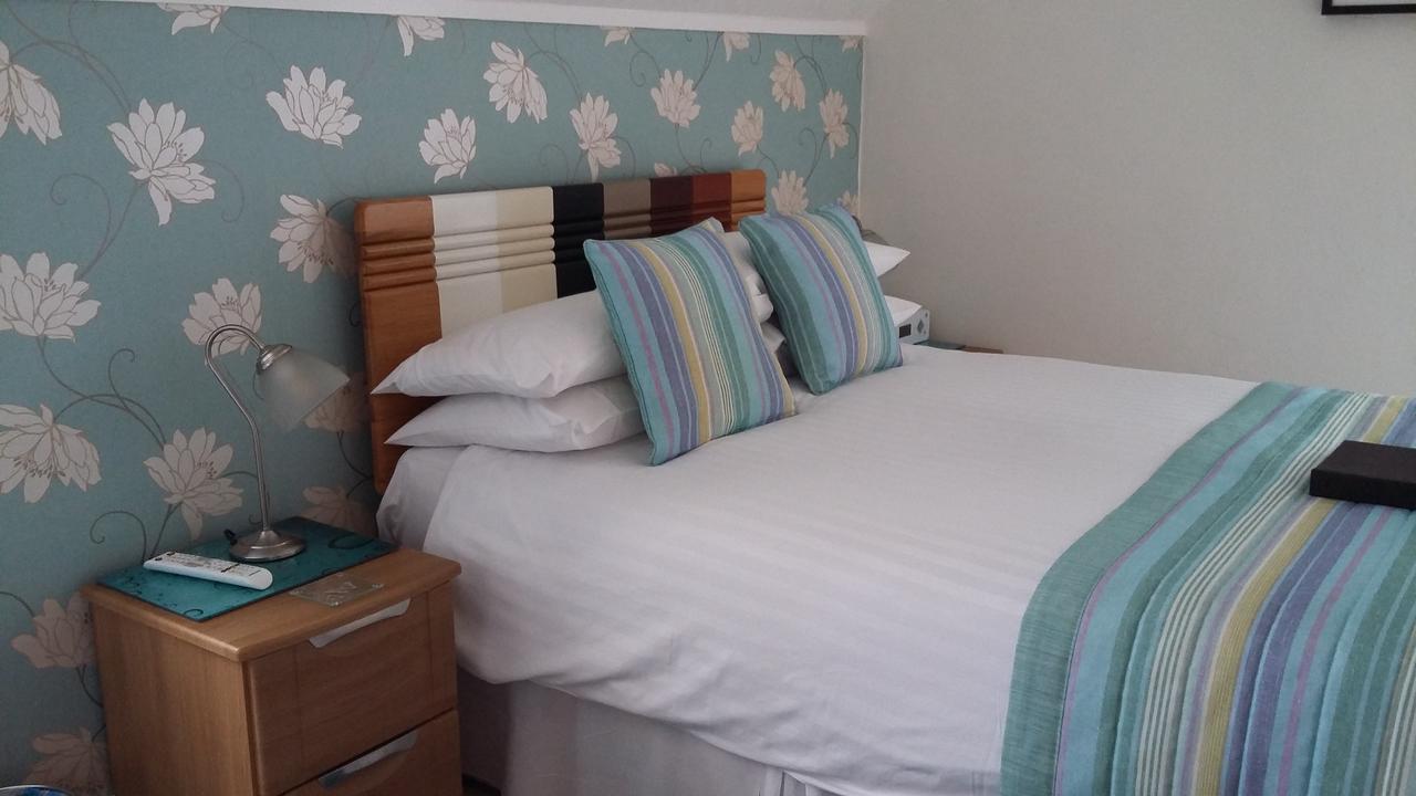 Cleave Court Guest House 랜디드노 외부 사진