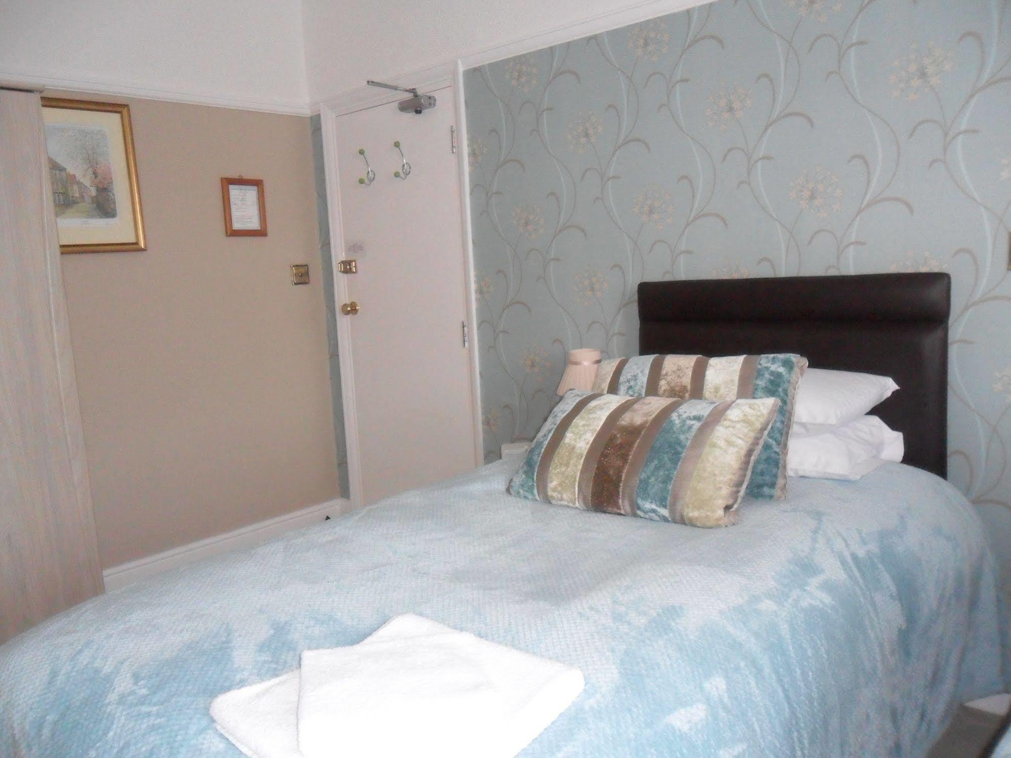 Cleave Court Guest House 랜디드노 외부 사진