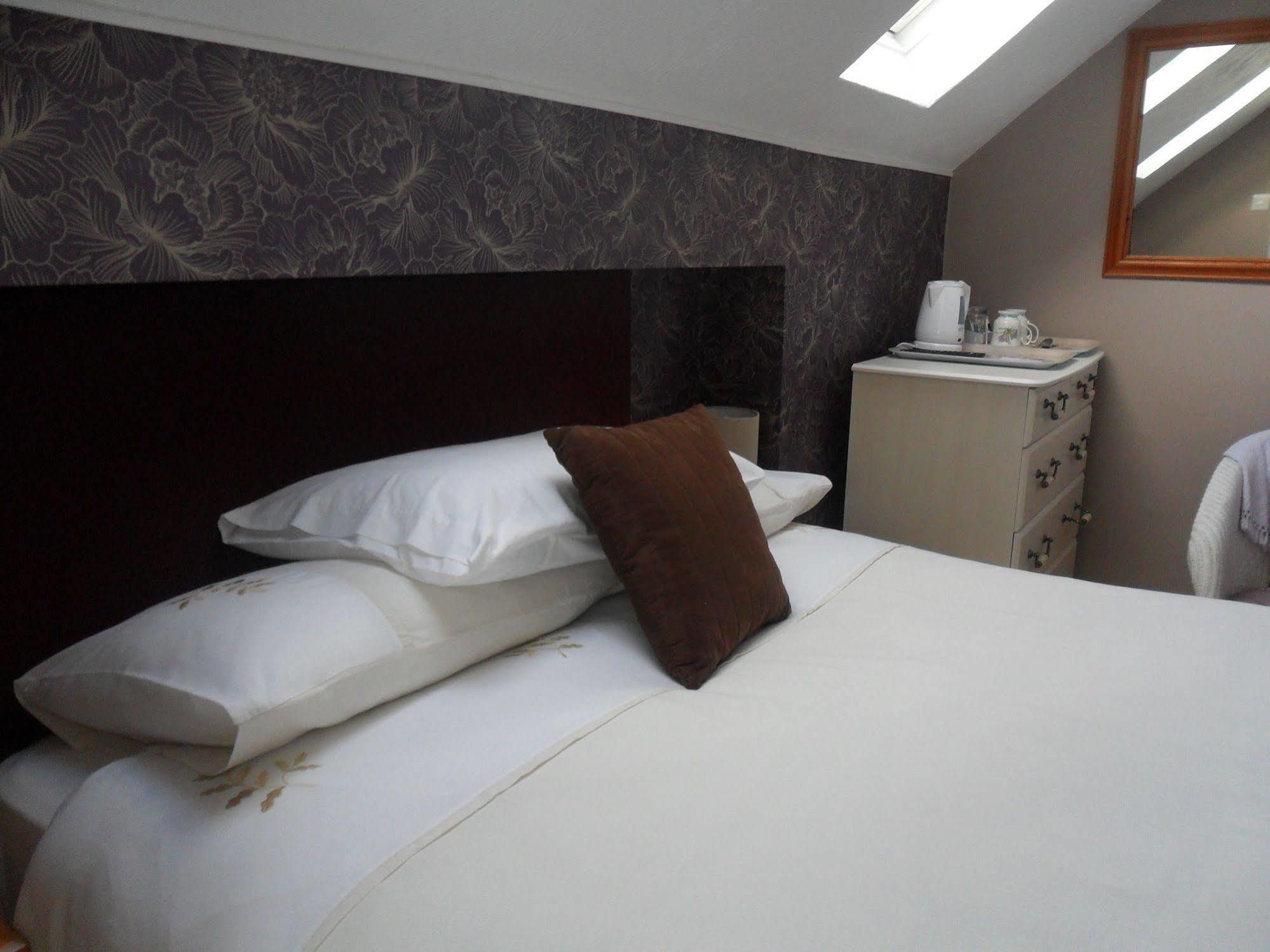 Cleave Court Guest House 랜디드노 외부 사진
